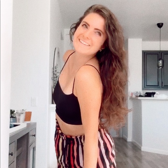 Meet your Posher, Payton 🌺🌊🥥🌿 - Picture 6 of 8